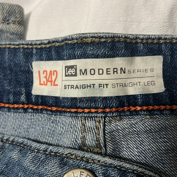 Lee L342 zipped jeans in a size 40x30. Very soft denim. - Picture 3 of 5